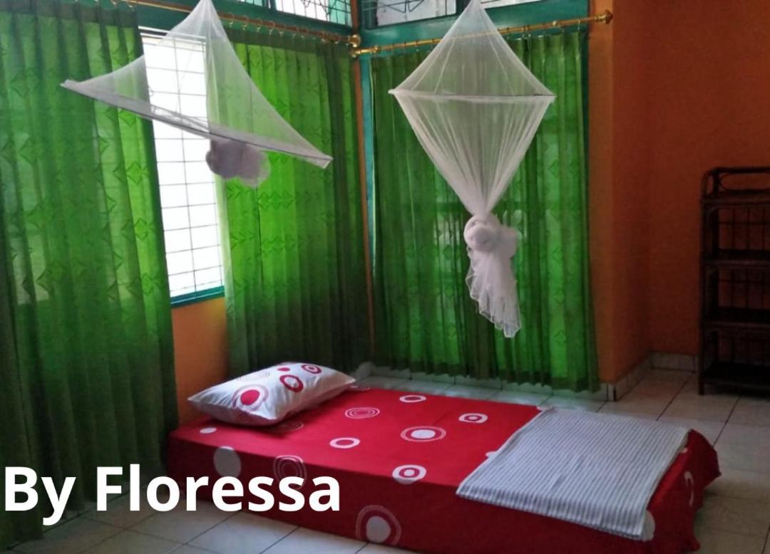 Guest House Dorm Floressa Maumere Exterior foto